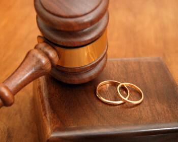 dikastirio gamos 350x280 - Ευρωκαταδίκη Ελβετίας για την αλλαγή επωνύμου μετά τον γάμο
