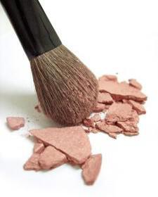 makeup brush gamos 225x280 - Top 10 συμβουλές νυφικού μακιγιάζ