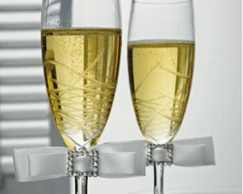 28110 1  350x280 - Τελετή γάμου : Πιείτε το κρασί σε ένα ιδιαίτερο ποτήρια σαμπάνιας!