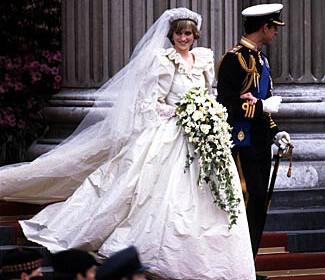 Prince Charles Lady Diana Spencer 325x280 - Διάσημοι γάμοι που άφησαν ιστορία