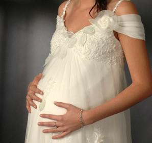 eggyos nifi 6 298x280 - Όταν η νύφη είναι έγκυος