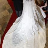 kates dress7 350x600 160x160 - Διάσημοι γάμοι - Νυφες του 2011