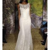 wd107284 sp12 jle VAL5660 xl 160x160 - Bridal Fashion Week 2012  Τα καλύτερα Sheath νυφικά Φορεματα