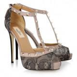 nifika papoutsia goves funky wedding shoes 2012 valentino black lace  full carousel 160x160 - Ιδιαίτερες γόβες για ιδιαίτερες νύφες!