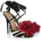 nifika papoutsia goves funky wedding shoes jimmy choo zebra with red flower  full carousel 160x160 - Ιδιαίτερες γόβες για ιδιαίτερες νύφες!