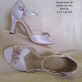 nifika papoutsia antique 160x160 - Νυφικά παπούτσια Angela Nuran Καλοκαίρι 2012