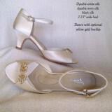 nifika papoutsia vintage 160x160 - Νυφικά παπούτσια Angela Nuran Καλοκαίρι 2012