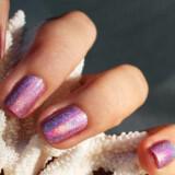 nixia sxedia shimmer pink wedding nails  full carousel 160x160 - Σχέδια για Νύχια για εναλλακτικές νύφες : Εντυπωσιάστε με τα νύχια σας!