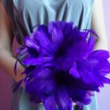 deep violet feather bridesmaid bouquet  full carousel 160x160 - Φτερά και Πούπουλα…δώστε στο γάμο σας άλλο «αέρα»!