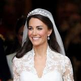 nifiko xtenisma Kate Middleton Wedding Hair 160x160 - Νυφικά χτενίσματα των celebrities
