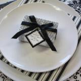 black and white table 1 160x160 - Το μαύρο χρώμα στο γάμο
