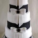 black wedding cakes 2 160x160 - Το μαύρο χρώμα στο γάμο