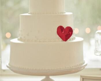 omorfes tourtes gamou 11 350x280 - Απλές τούρτες γάμου που θα σας ενθουσιάσουν!