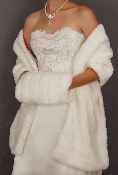 gouna gia nifi 5 - Φορέστε γούνα στον χειμωνιάτικο γάμο σας